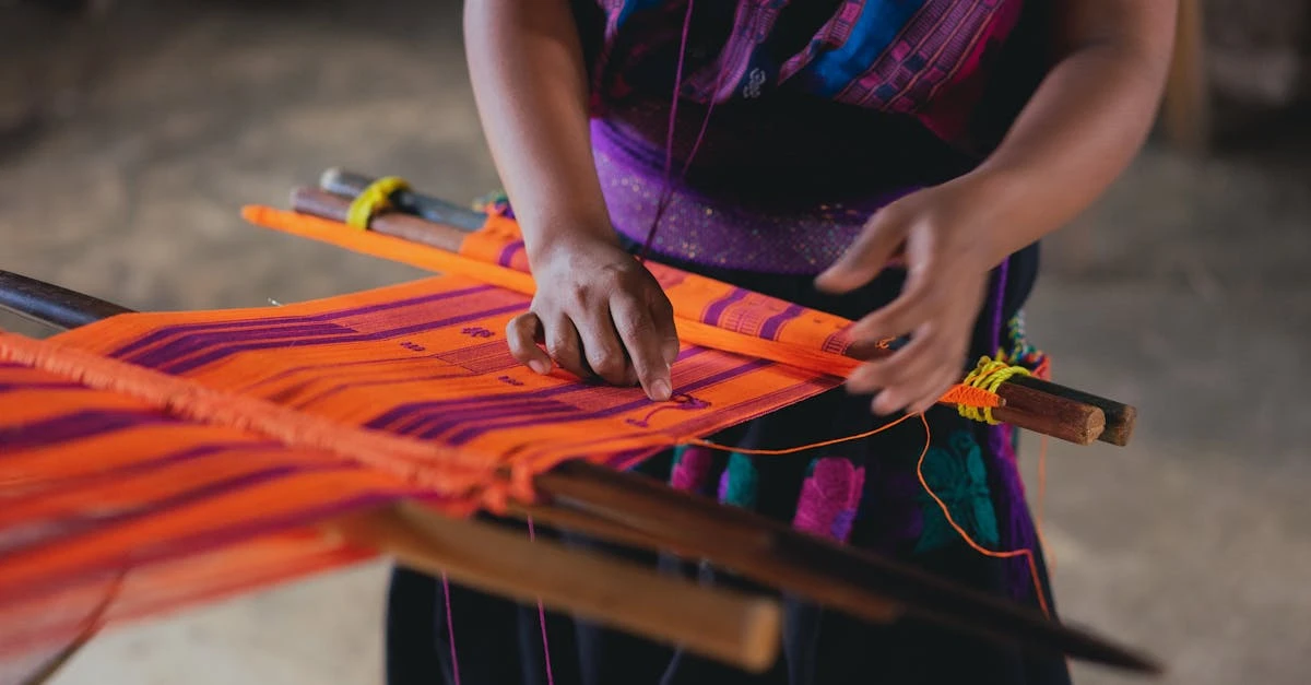 Pintura em Tecido: Converta Sua Arte em Produtos para Vender com Dicas Práticas ⎯ Foto: Los Muertos Crew/Pexels