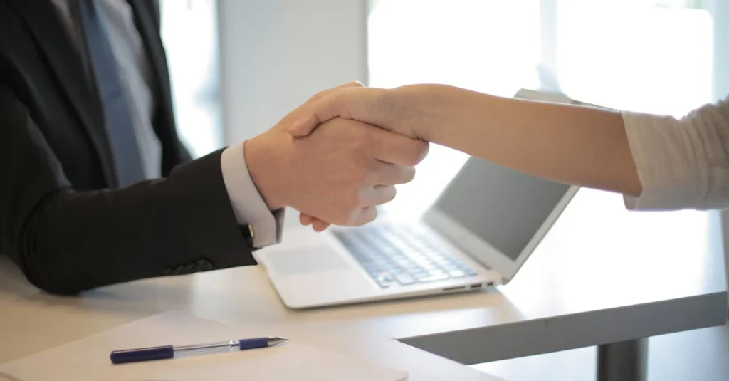 Dicas para conseguir uma promoção no trabalho: transforme sua carreira ⎯ Foto: Andrea Piacquadio/Pexels